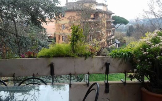Trilocale buono stato, terzo piano, Roma