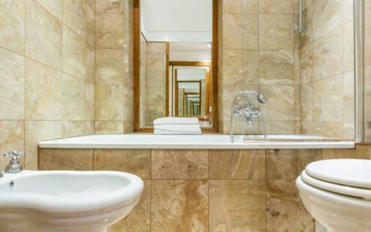 Quadrilocale via di Monserrato, Via Giulia, Roma